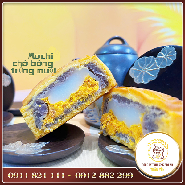 Bánh trung thu nướng nhân mochi, chà bông, trứng muối